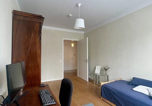 Schlafzimmer 1