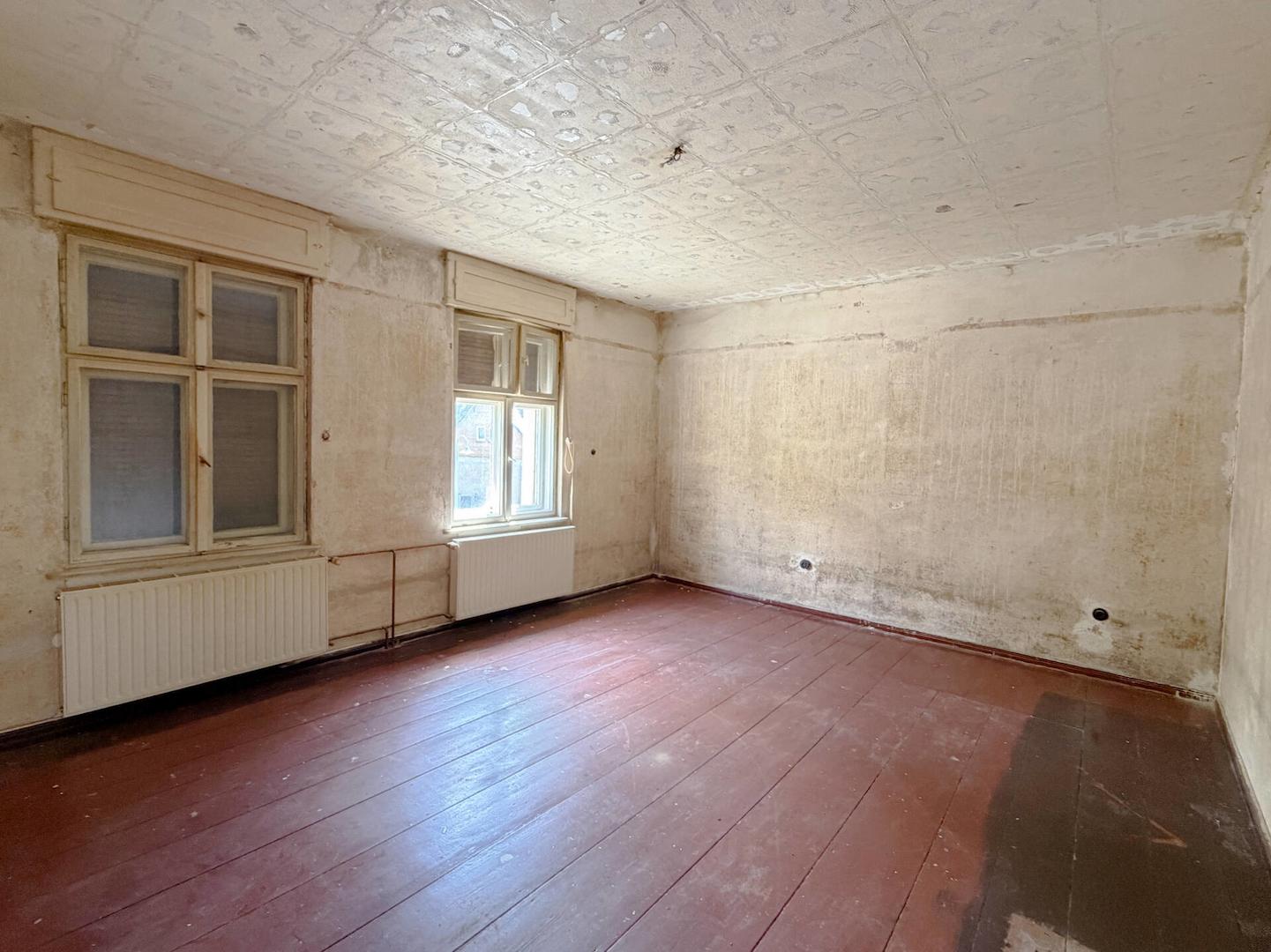 Zimmer 2, OG