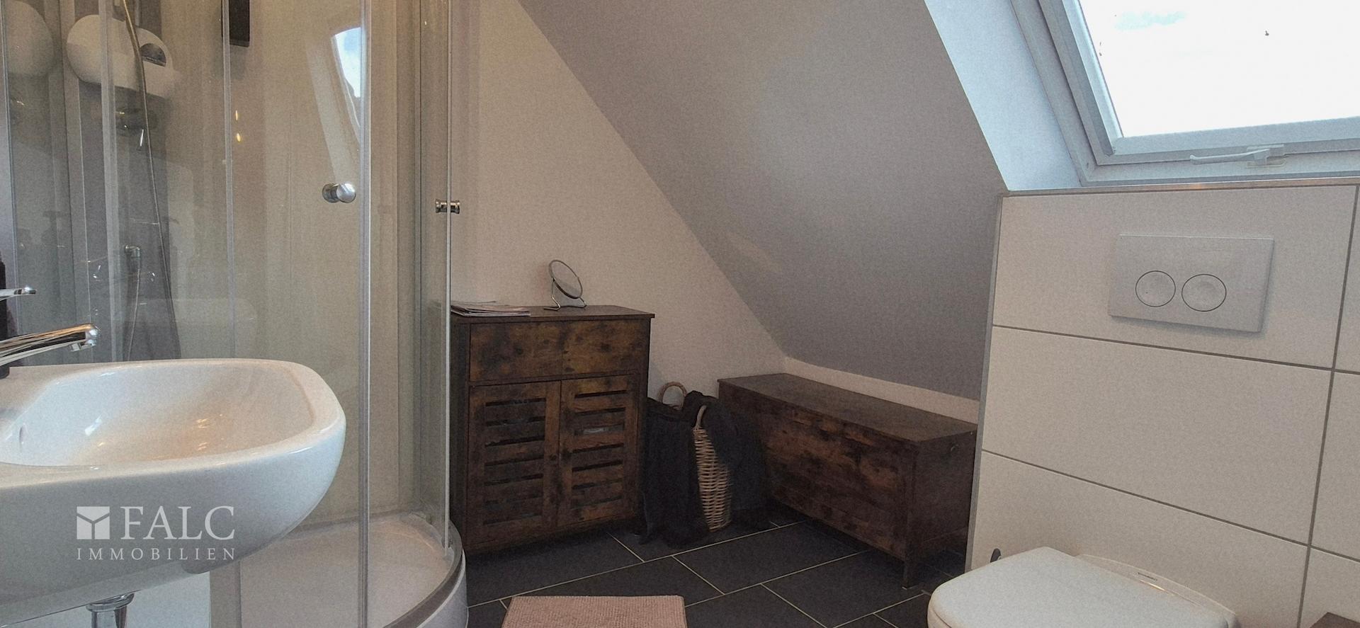 Badezimmer mit Dusche
