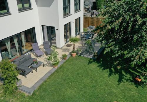 Terrasse seitlich/komplett obe