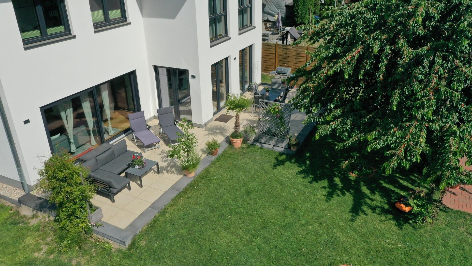 Terrasse seitlich/komplett obe