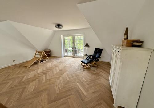 Galerie mit Zugang zum Balkon