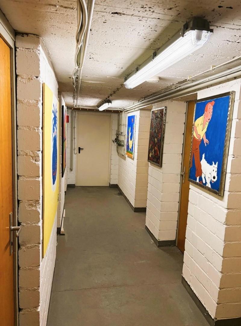 Keller mit Bildergalerie