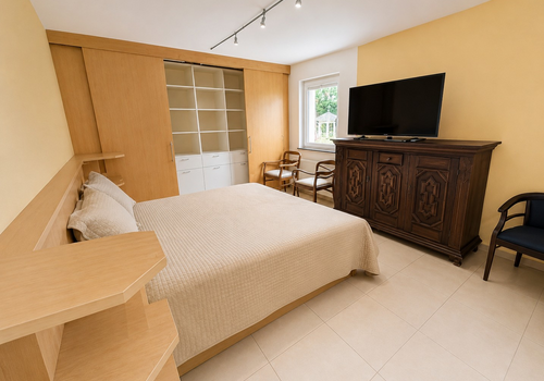 Schlafzimmer mit Eibauten