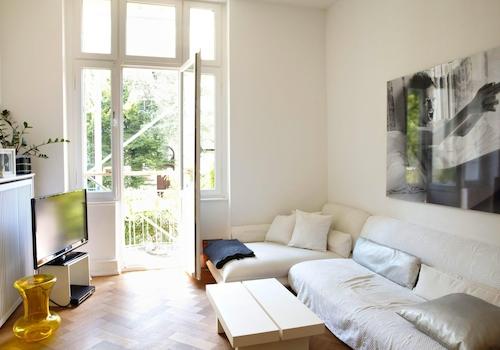 Wohnzimmer mit Südbalkon