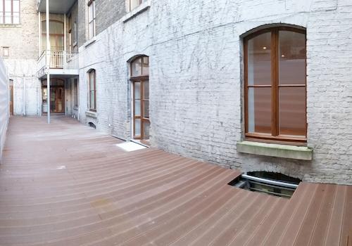 58m² Terrasse im Innenhof