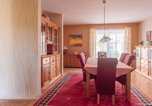 Esszimmer im EG mit angrenzender Küche