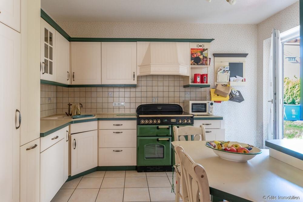Einbauküche im EG mit Zugang zur Terrasse