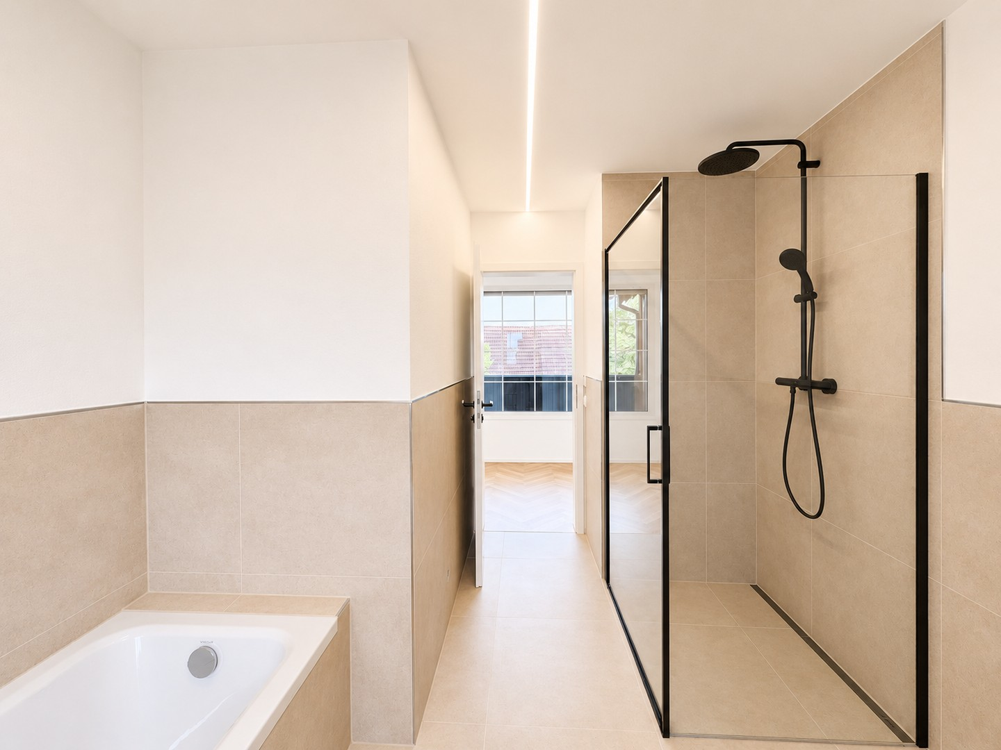 Badezimmer mit Walkin Dusche