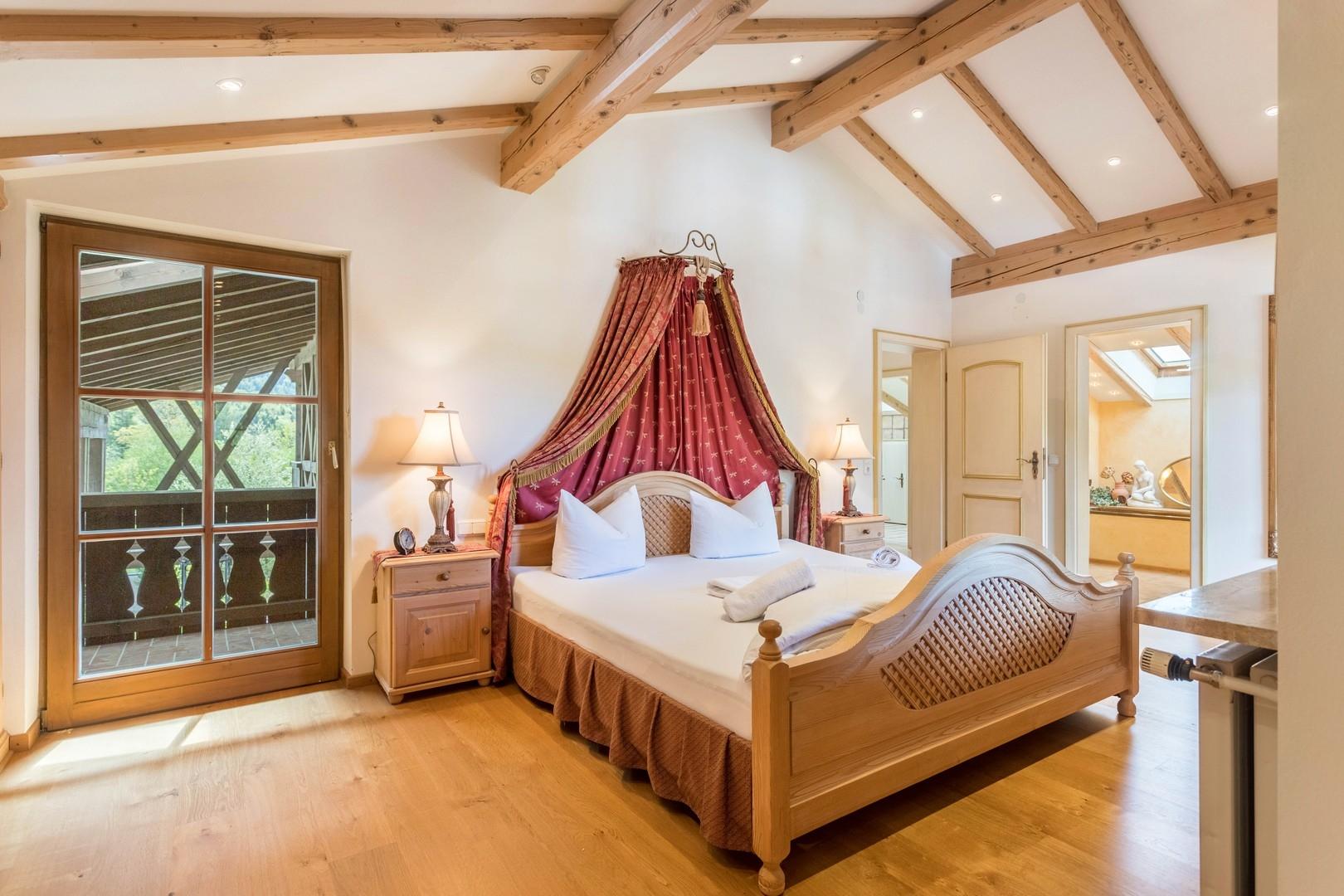 Hauptschlafzimmer mit 2 Balkon