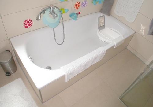 Bad mit Badewanne und Dusche Bild 2