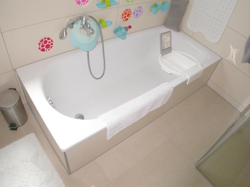 Bad mit Badewanne und Dusche Bild 2
