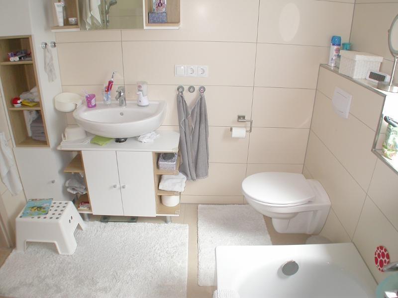 Bad mit Badewanne und Dusche Bild 4