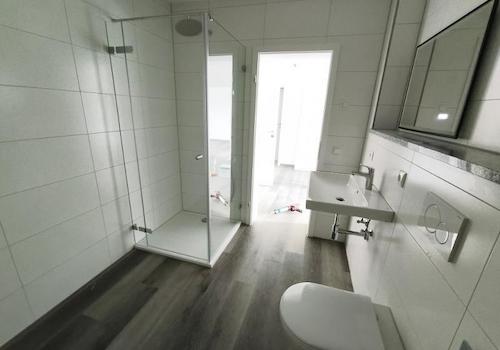 Bad mit Dusche und Waschmaschinenanschluss Bild 3