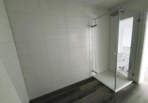 Bad mit Dusche und Waschmaschinenanschluss Bild 4