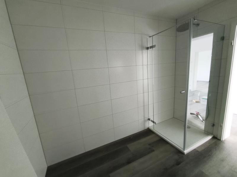 Bad mit Dusche und Waschmaschinenanschluss Bild 4