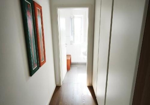 Garderobe (mit Einbauschrank) Bild 1