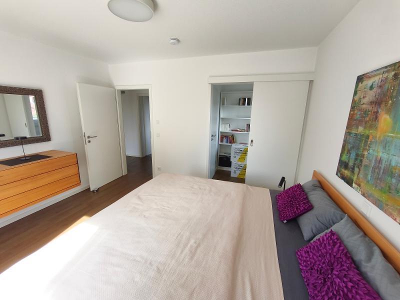 Schlafzimmer mit Zugang zum Garten und Terrasse Bild 3