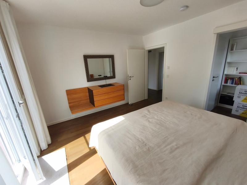 Schlafzimmer mit Zugang zum Garten und Terrasse Bild
