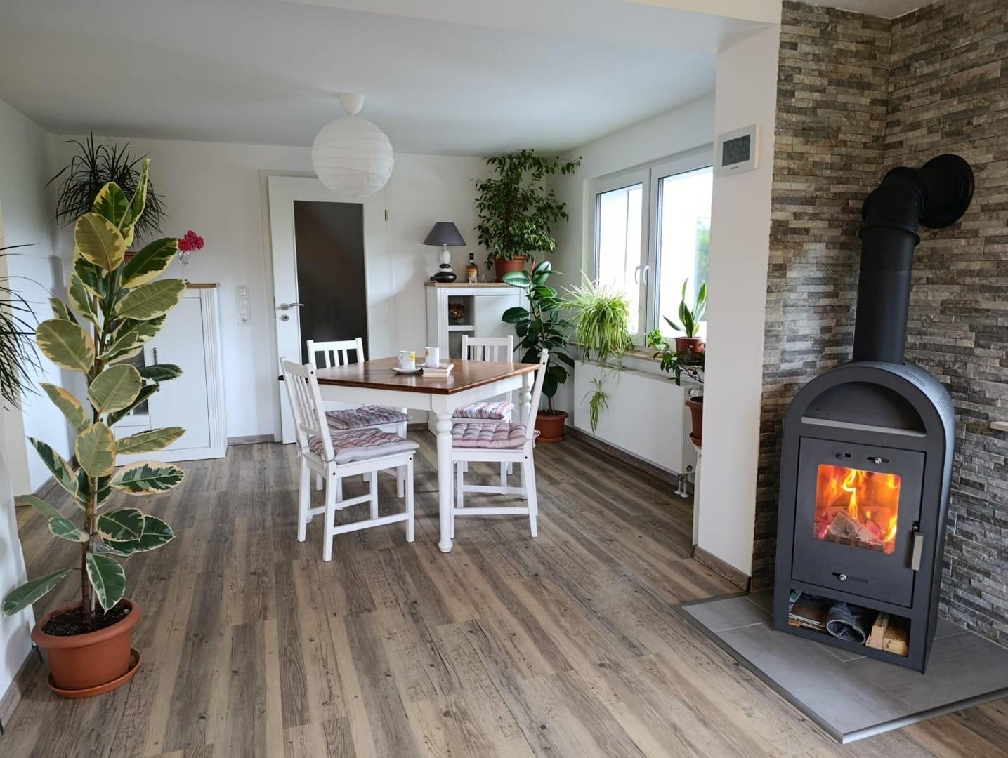 Kamin und Essbereich
