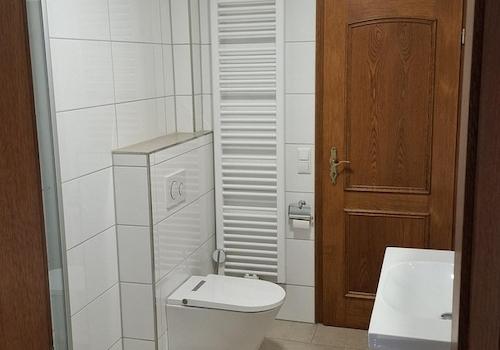 Dusche/ WC mit Bidet im EG