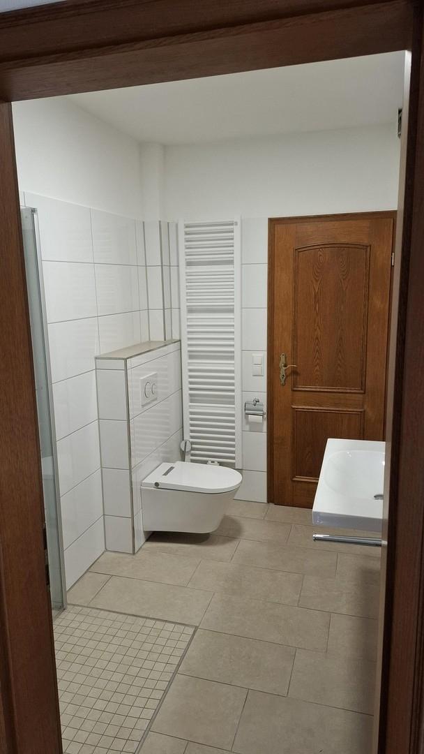 Dusche/ WC mit Bidet im EG