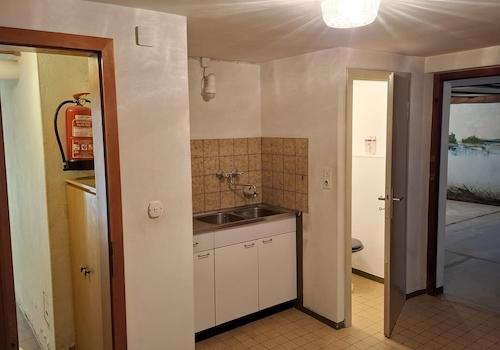 Waschküche mit Spüle u. WC UG