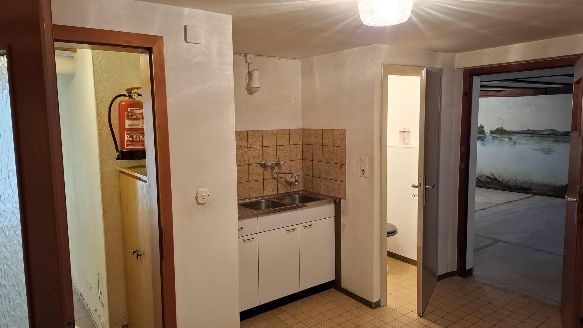 Waschküche mit Spüle u. WC UG