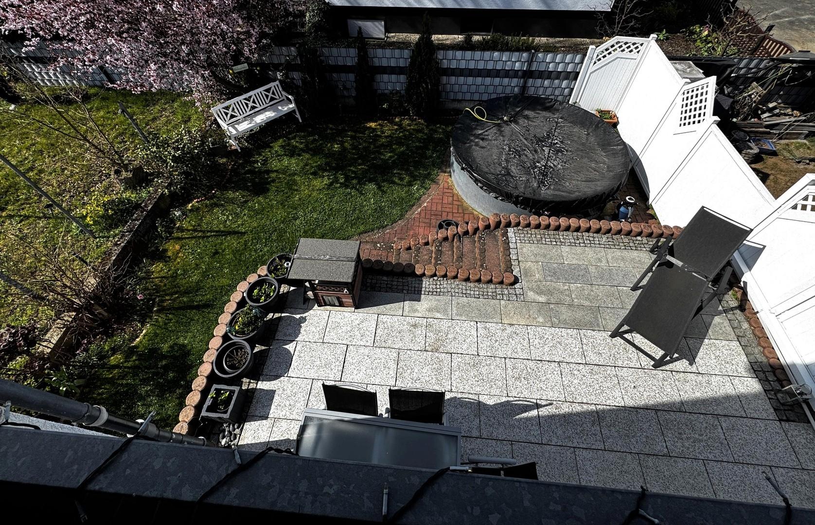 Blick zum Pool