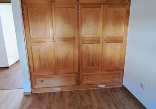 Schlafzimmer mit Schrank