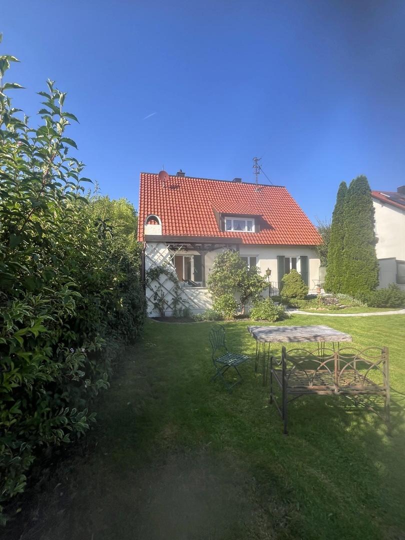 Blick vom Garten aufs Haus