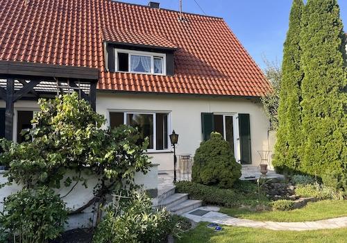 teilüberdachte Terrasse