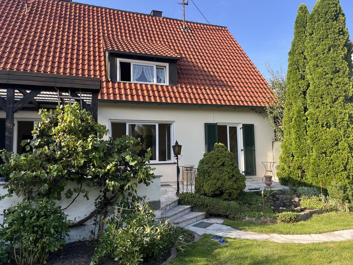 teilüberdachte Terrasse