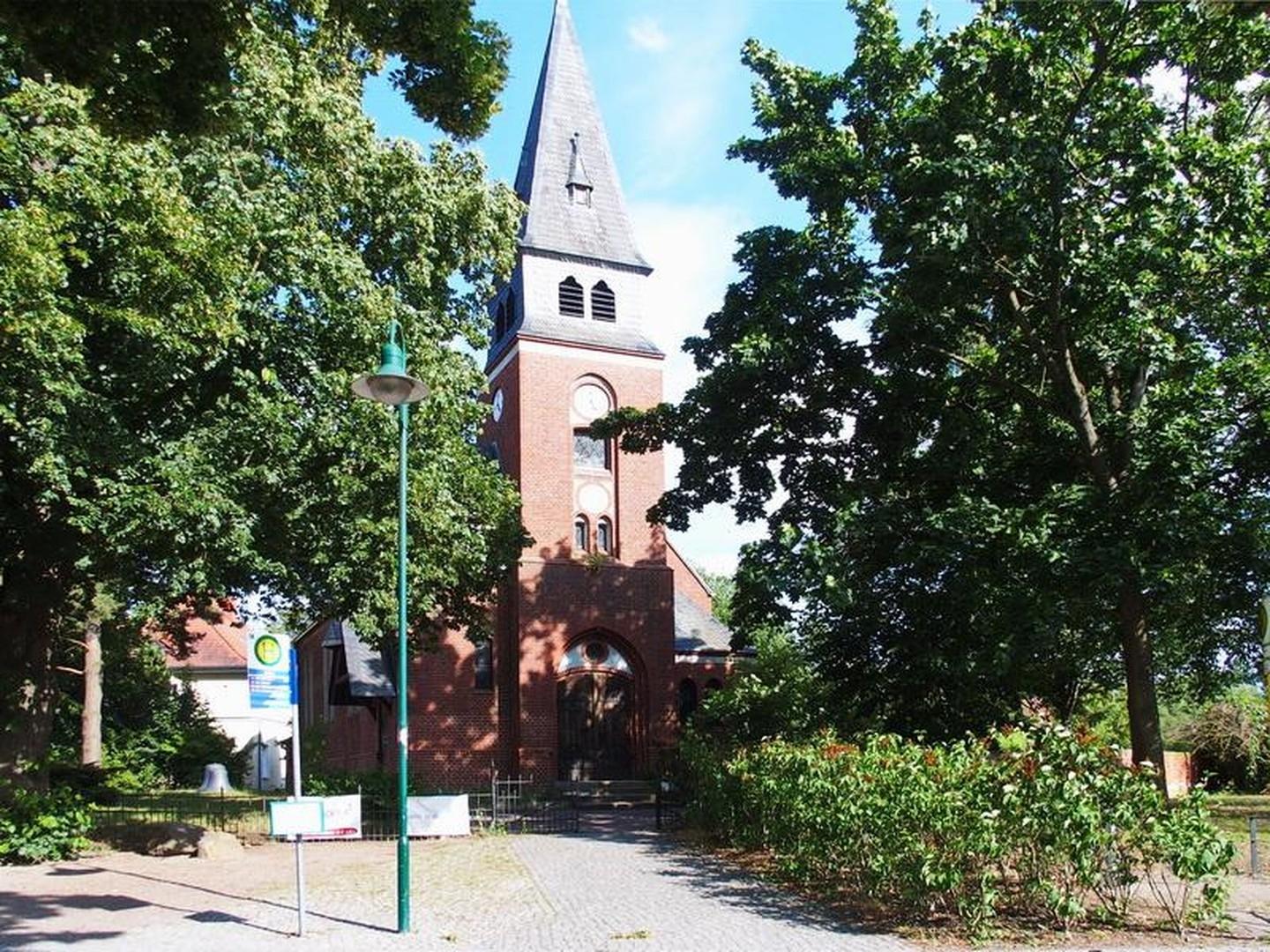 Kirche im Ortskern Schildow