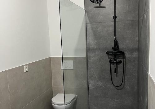 Bad mit begehbarer Dusche