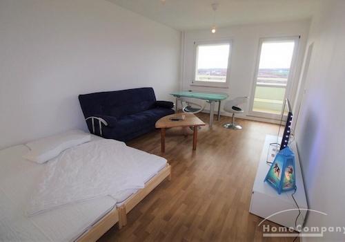 Wohnzimmer mit Schlafcouch + TV