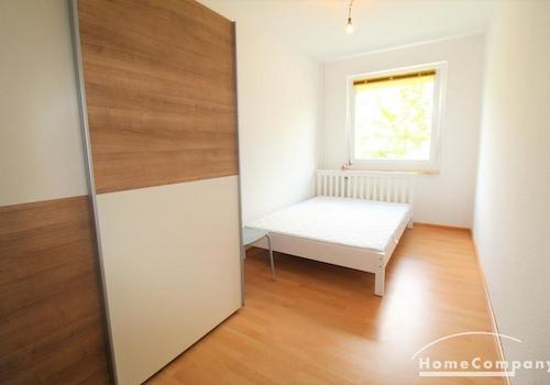 Schlafzimmer 2 mit Doppelbett + Schrank