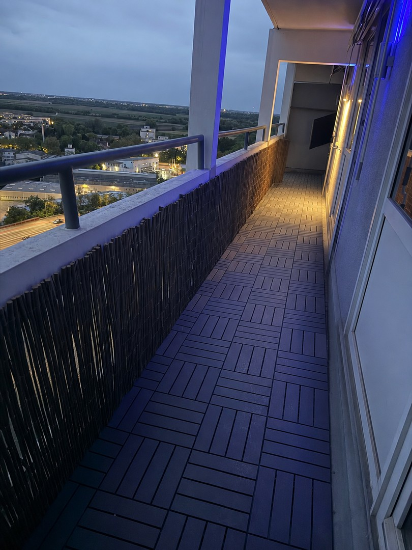 Balkon bei Dämmerung 2