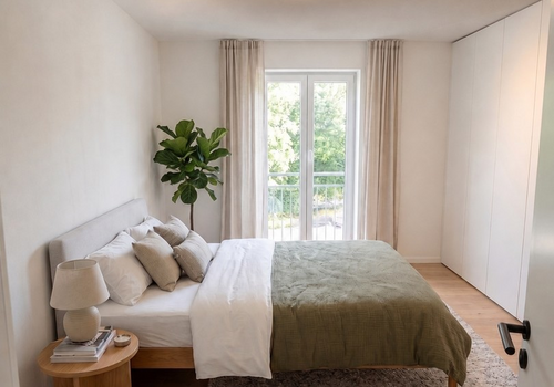 Schlafzimmer möbliert mit KI