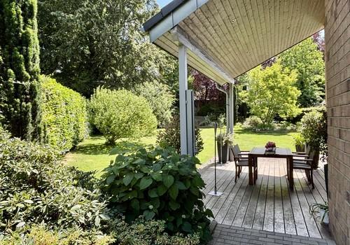 Terrasse mit Garten
