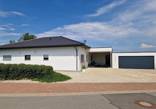 Eingang, Carport, Doppelgarage