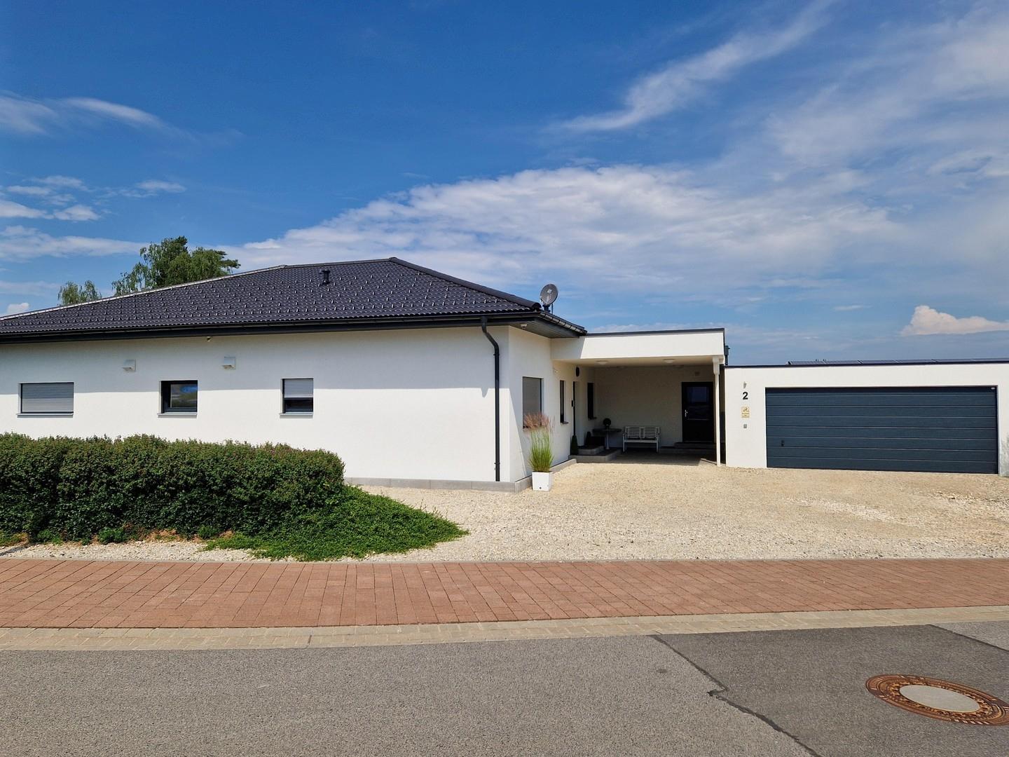 Eingang, Carport, Doppelgarage