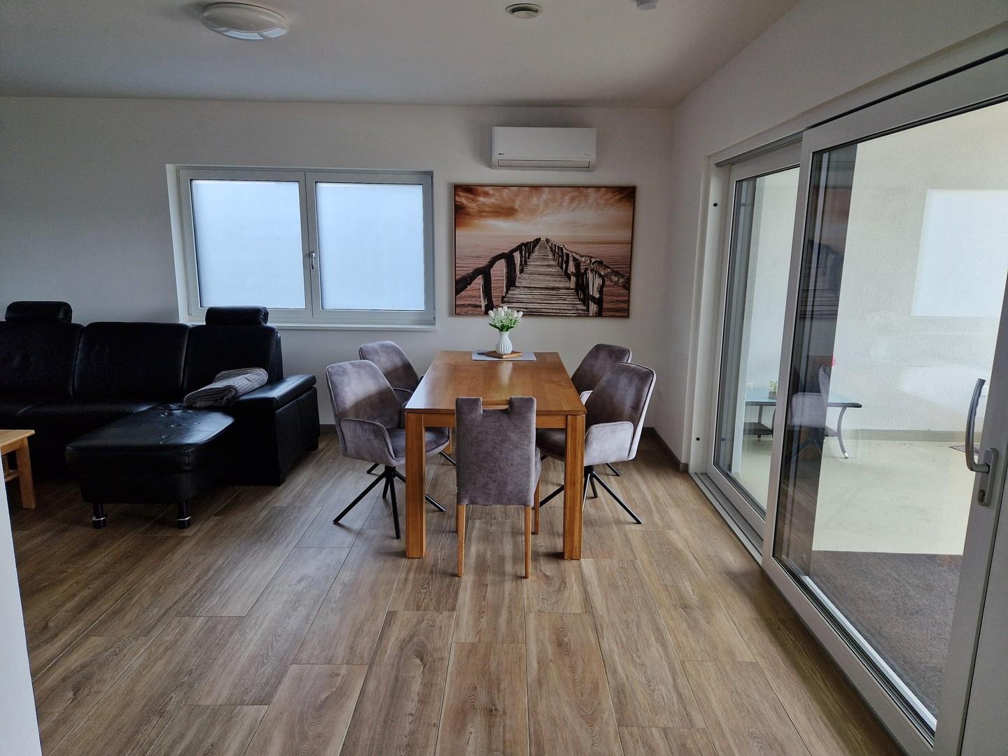 Ess- Wohnzimmer, Schiebetüren