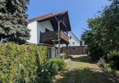 Weg vor dem Haus