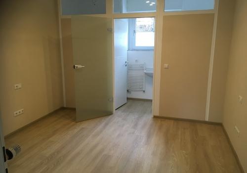 Raum 2 mit WC und Dusche