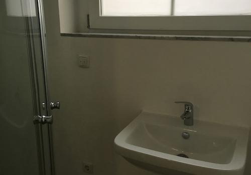 Dusche Raum 1