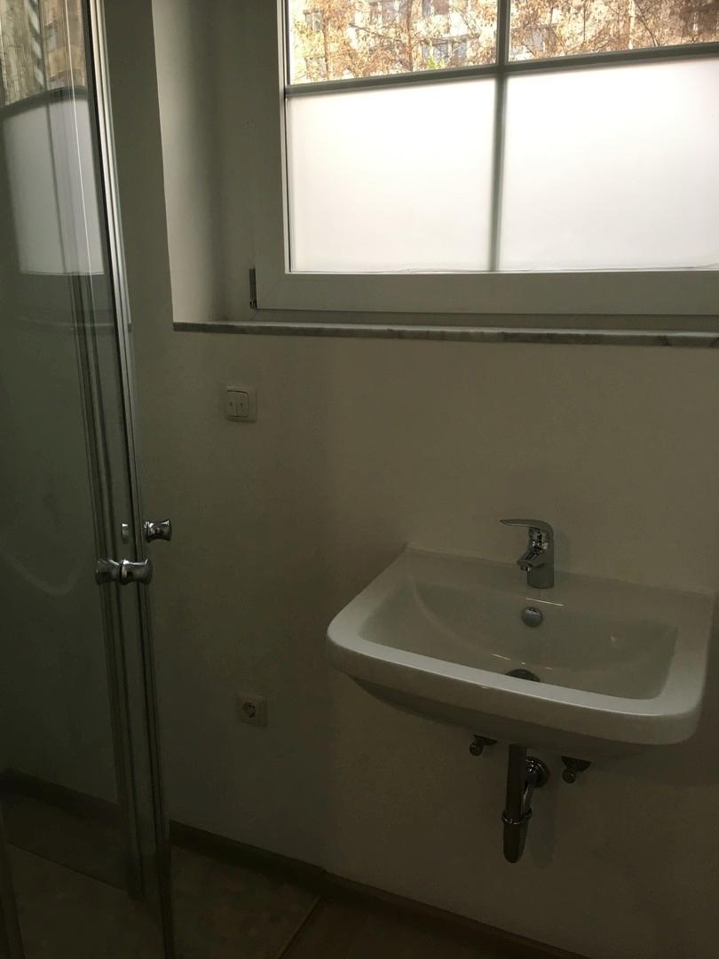 Dusche Raum 1