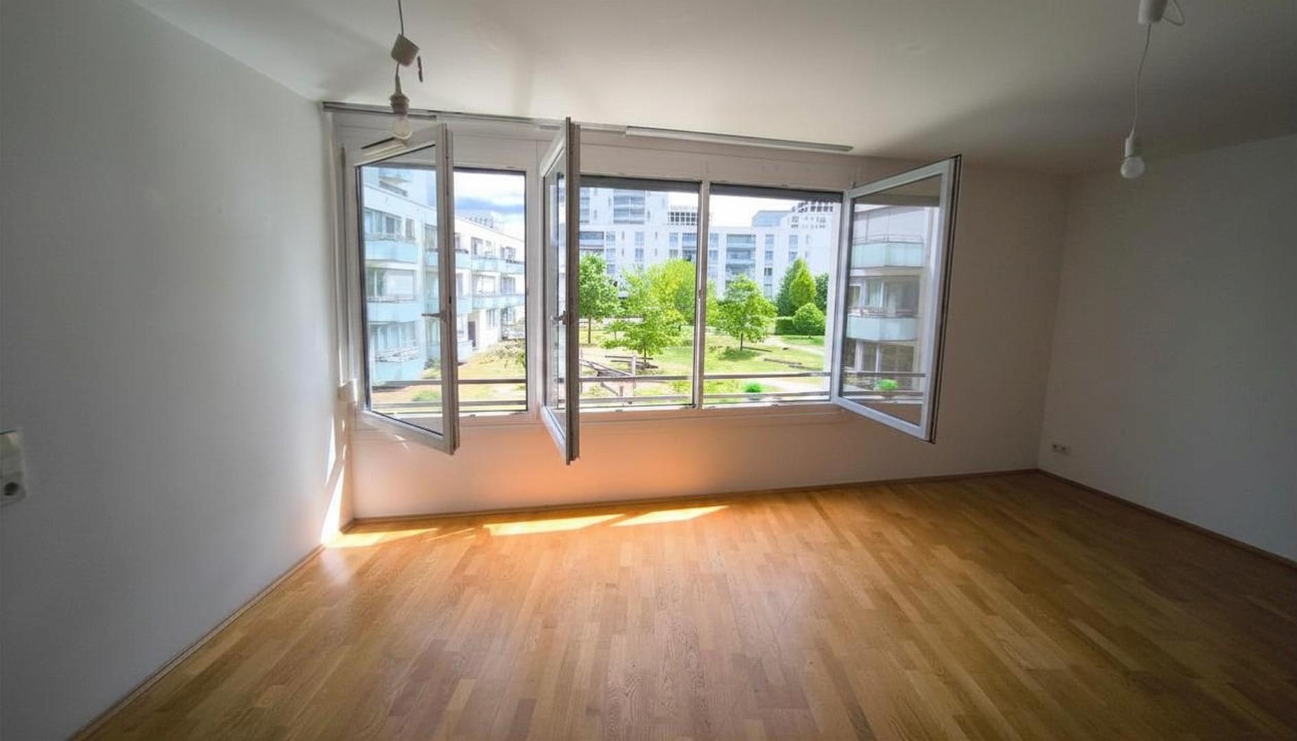 Blick in die ruhige Grünanlage