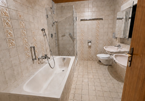Badezimmer EG