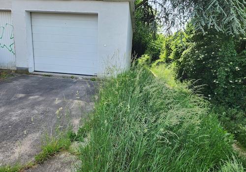Garage und Stellplatz